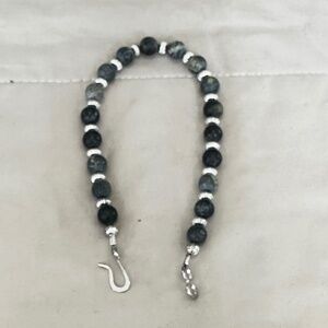 Silver tone & round Serpentine stone bracelet w/Silver tone Rondelle’s